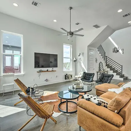 Luxurious And Spacious Austin Home About 8 Mi To Dtwn!